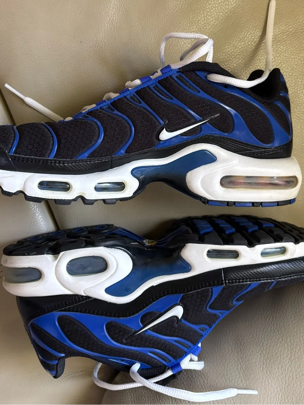Nike Air Tuned Black and Royal Blue Athletic Shoes